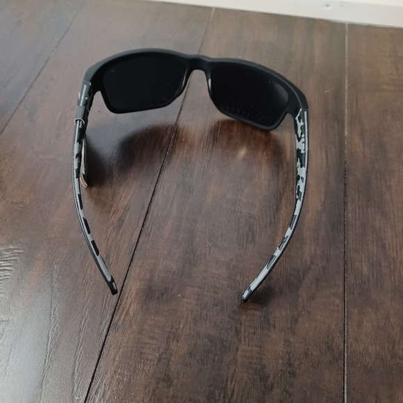 Mens Ironman sunglasses - Picture 3 of 6